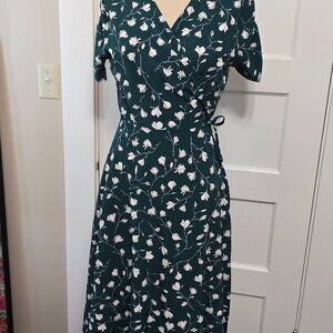 Green and White Floral Maxi Wrap Dress with gathered Sleeves - M